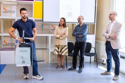 Diego Braña Linares, tras recoger su Premio de Poesía Valpuesta.