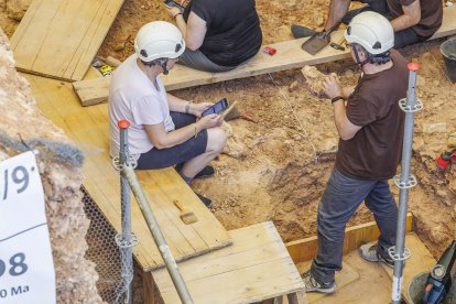 Trabajo del equipo de 12 científicos de diversas disciplinas y tres generaciones que tratan de descubrir los secretos de Homo antecessor.