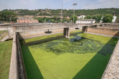 Un momento de la visita a la depuradora de Burgos para conocer los detalles del tanque de tormentas.