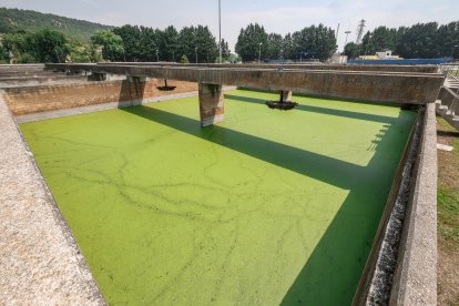 Un momento de la visita a la depuradora de Burgos para conocer los detalles del tanque de tormentas.
