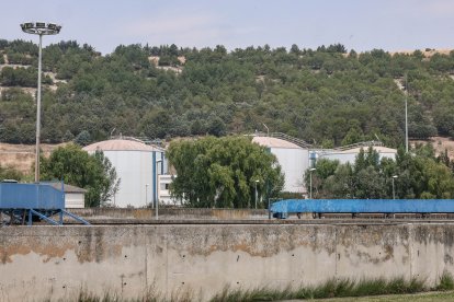 Un momento de la visita a la depuradora de Burgos para conocer los detalles del tanque de tormentas.