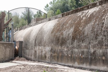 Un momento de la visita a la depuradora de Burgos para conocer los detalles del tanque de tormentas.