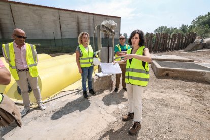 Un momento de la visita a la depuradora de Burgos para conocer los detalles del tanque de tormentas.