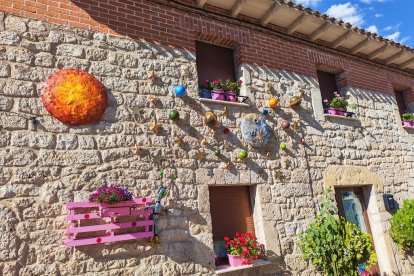 Olmillos de Sasamón vuelve a decorar su pueblo con OlmillArte.