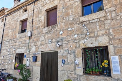 Olmillos de Sasamón vuelve a decorar su pueblo con OlmillArte.