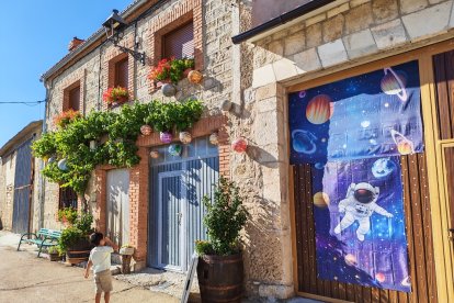 Olmillos de Sasamón vuelve a decorar su pueblo con OlmillArte.