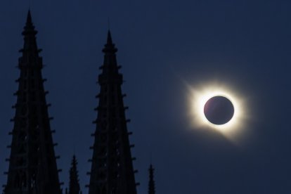 Instante del eclipse total en Burgos.