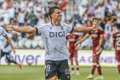 Imagen del partido entre el Burgos CF y el Córdoba.