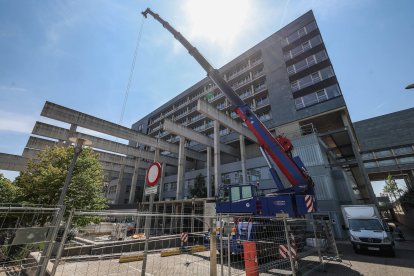 Imagen de los alrededores del HUBU y las obras del tercer búnker de radiología.
