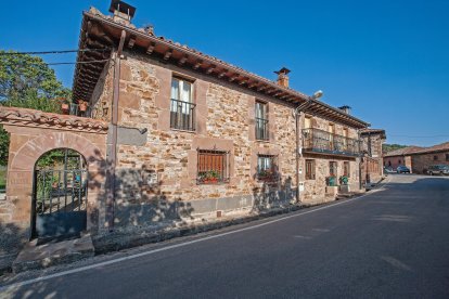 Imagen de viviendas de Pineda de la Sierra.