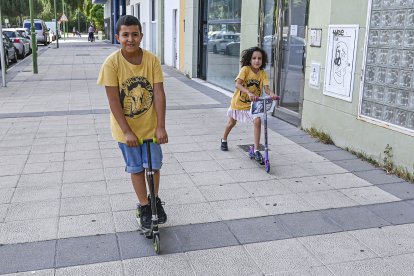 Los niños saharauis Ayub y Wahba Neymuna