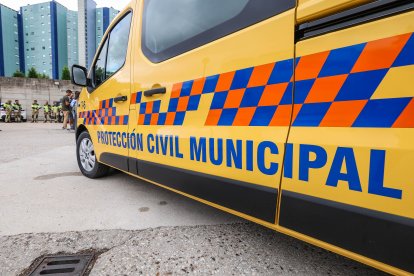 El vehículode Protección Civil permite el transporte de seis voluntarios y material al mismo tiempo.
