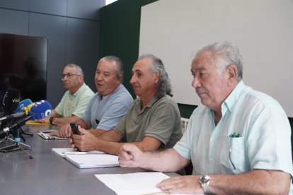 Los máximos responsables de las organizaciones profesionales agrarias de Castilla y León, Asaja, Donaciano Dujo, Alianza UPA-COAG, Aurelio González y Lorenzo Rivera, y UCCL, Jesús Manuel González Palacín, informan de la concentración prevista frente a la Consejería de la Presidencia el próximo jueves 27 de agosto.