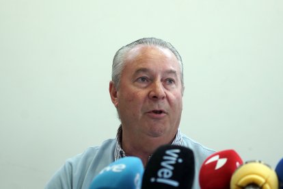 Los máximos responsables de las organizaciones profesionales agrarias de Castilla y León, Asaja, Donaciano Dujo, Alianza UPA-COAG, Aurelio González y Lorenzo Rivera, y UCCL, Jesús Manuel González Palacín, informan de la concentración prevista frente a la Consejería de la Presidencia el próximo jueves 27 de agosto.