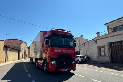 El paso de camiones es continuo por la N-122