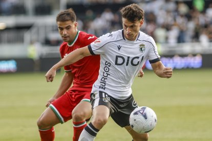 Imagen del partido entre el Burgos CF y la Real Sociedad B.