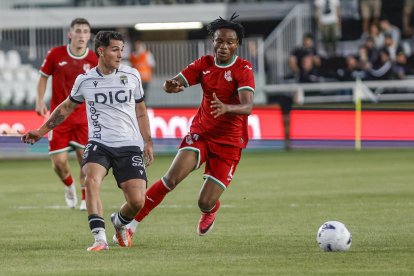 Imagen del partido entre el Burgos CF y la Real Sociedad B.