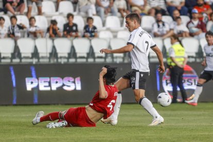 Imagen del partido entre el Burgos CF y la Real Sociedad B.