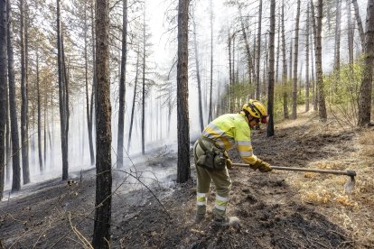 Imagen de las labores de extinción del fuego.