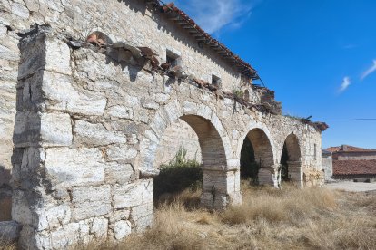 Arcadas exteriores de la iglesia.