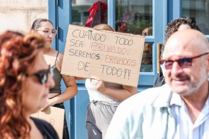 Así discurrió la manifestación por la vivienda en apoyo a Maricarmen en Burgos.