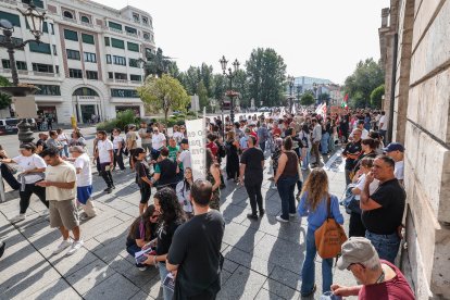 Así discurrió la manifestación por la vivienda en apoyo a Maricarmen en Burgos.