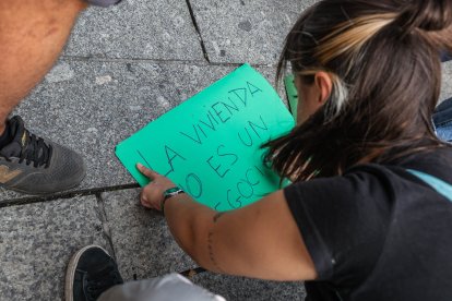 Así discurrió la manifestación por la vivienda en apoyo a Maricarmen en Burgos.