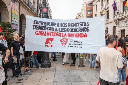 Así discurrió la manifestación por la vivienda en apoyo a Maricarmen en Burgos.