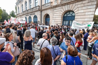 Así discurrió la manifestación por la vivienda en apoyo a Maricarmen en Burgos.