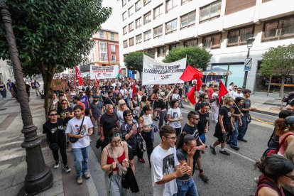 Así discurrió la manifestación por la vivienda en apoyo a Maricarmen en Burgos.