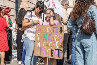 Así discurrió la manifestación por la vivienda en apoyo a Maricarmen en Burgos.