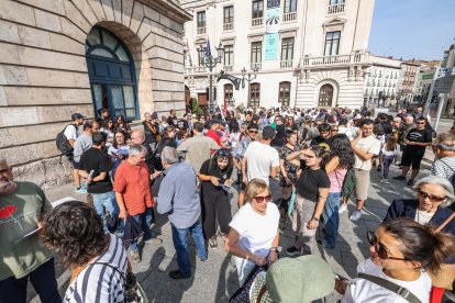 Así discurrió la manifestación por la vivienda en apoyo a Maricarmen en Burgos.
