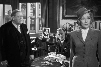 Charles Laughton, John Williams y Marlene Dietrich.