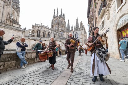 Instante del desfile y del pregón de la Semana Cidiana 2026.