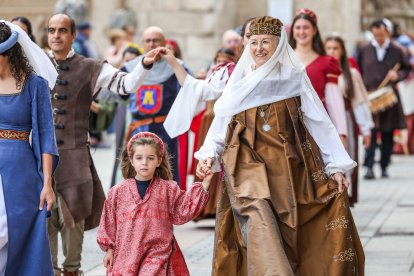 Instante del desfile y del pregón de la Semana Cidiana 2026.