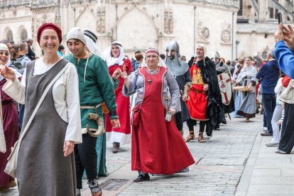 Instante del desfile y del pregón de la Semana Cidiana 2026.