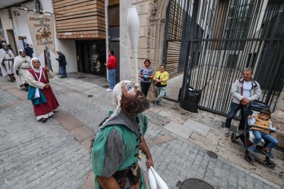 Instante del desfile y del pregón de la Semana Cidiana 2026.