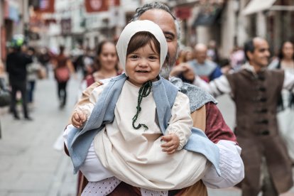 Instante del desfile y del pregón de la Semana Cidiana 2026.