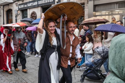 Instante del desfile y del pregón de la Semana Cidiana 2026.
