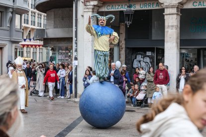 Instante del desfile y del pregón de la Semana Cidiana 2026.