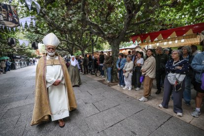 Instante del desfile y del pregón de la Semana Cidiana 2026.