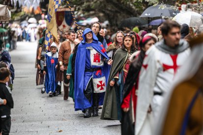 Instante del desfile y del pregón de la Semana Cidiana 2026.