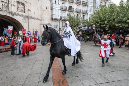 Instante del desfile y del pregón de la Semana Cidiana 2026.