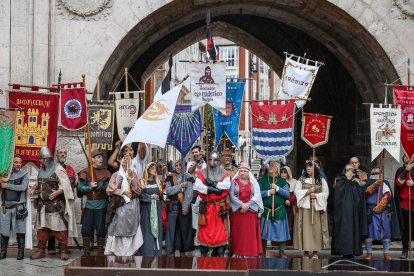 Instante del desfile y del pregón de la Semana Cidiana 2026.