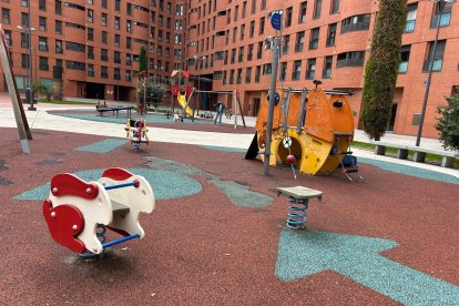 Parque infantil de la plaza Doctor Emilio Jiménez Eras.