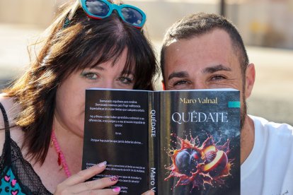 Ana Rocío Madruga y Marcos Castro publican la novela erótica ‘Quédate’ bajo el seudónimo Maro Valnal