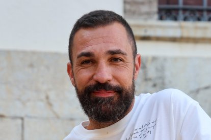 Ana Rocío Madruga y Marcos Castro publican la novela erótica ‘Quédate’ bajo el seudónimo Maro Valnal