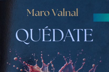 Ana Rocío Madruga y Marcos Castro publican la novela erótica ‘Quédate’ bajo el seudónimo Maro Valnal