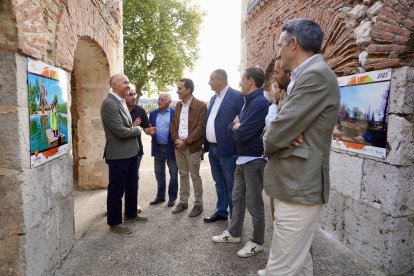 El presidente de la Diputación de Valladolid, Conrado Íscar, participa en la celebración del XX Aniversario del Parque de Aventuras el Valle de Los Seis Sentidos.