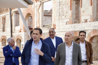 El presidente de la Diputación de Valladolid, Conrado Íscar, participa en la celebración del XX Aniversario del Parque de Aventuras el Valle de Los Seis Sentidos.